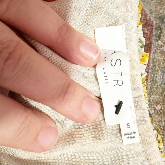 NWT ASTR THE LABEL Ruffle One Shoulder Top Blouse Small Yellow Floral Print - Picture 8 of 12